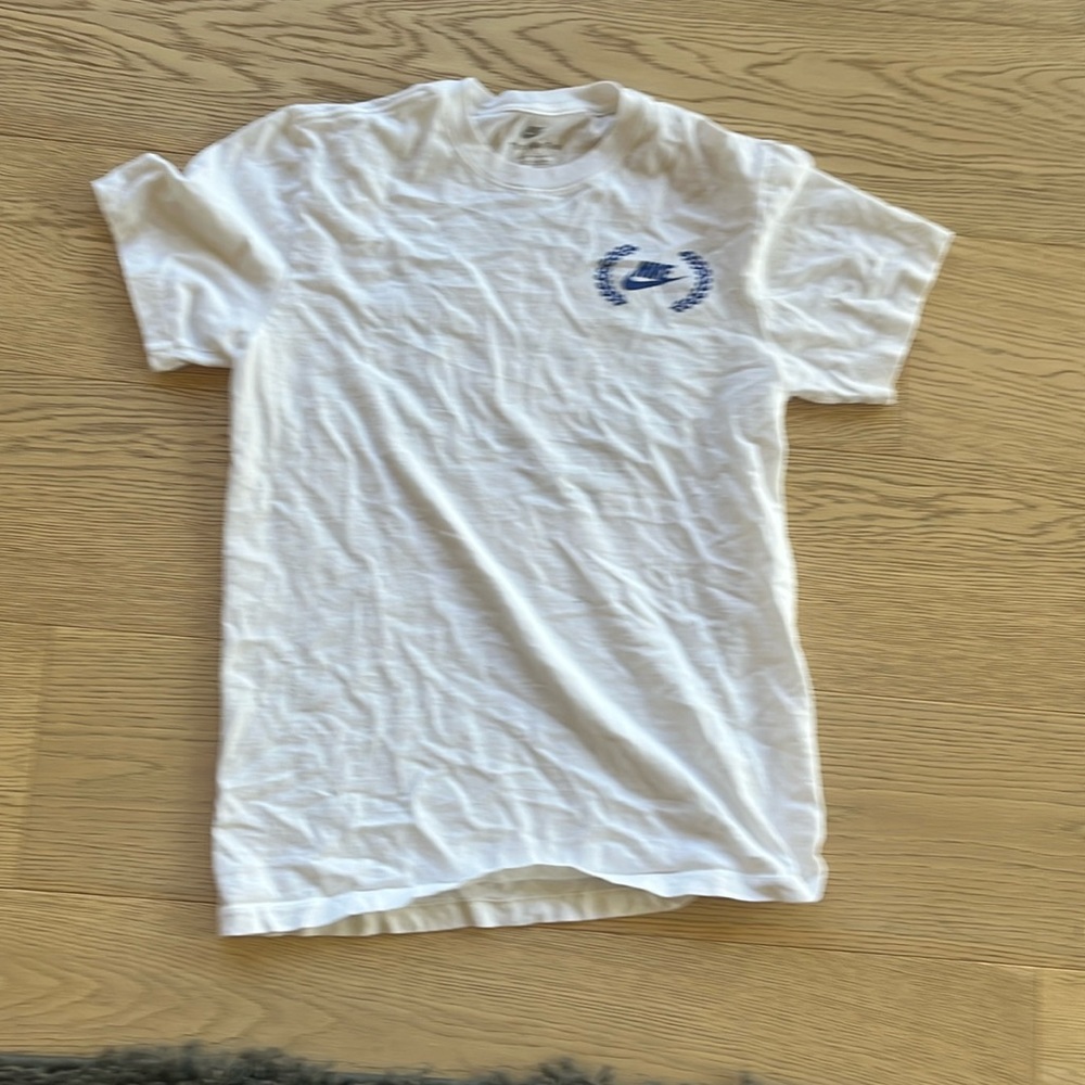 White Nike tee small